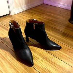 Joie beautiful black ankle boots size 6 1/2